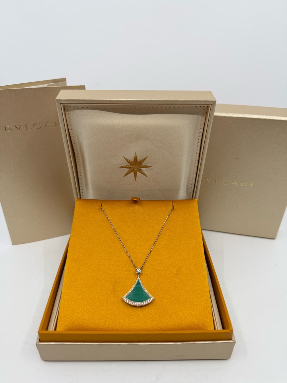 Bvlgari Divas’ Dream Necklace Rose gold-Malachite and Diamonds